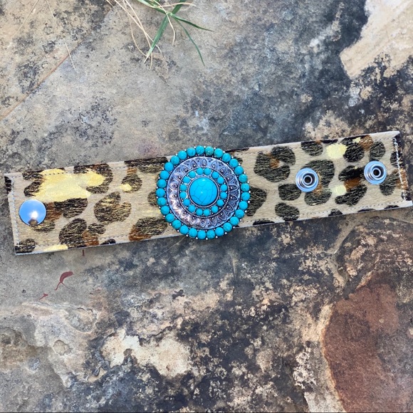 Genuine 💯 Cowhide Cuffs - Picture 3 of 16